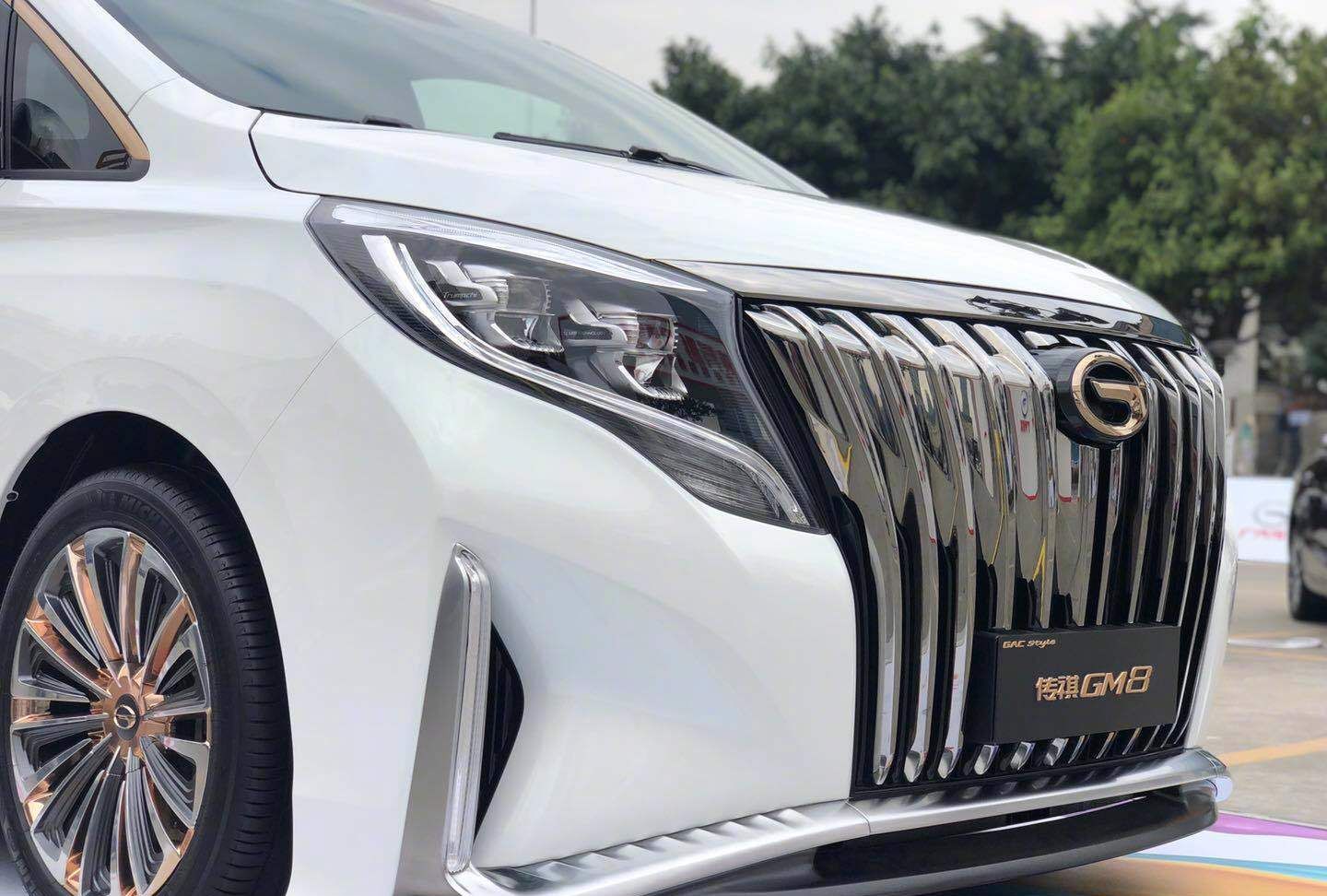 明星保姆车太帅了这辆可以媲美埃尔法的国产车