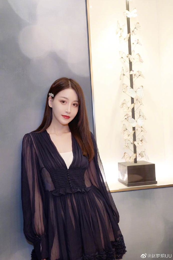 英雄联盟五五开女朋友赵梦玥迷人写真美照