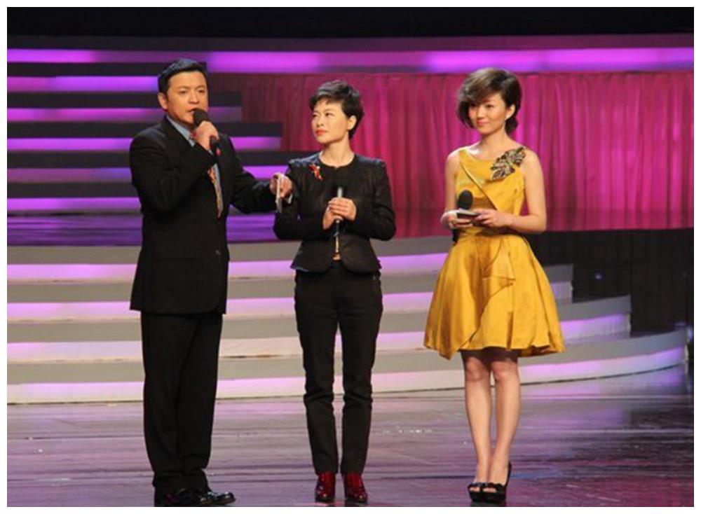 他曾是中国飞行员,退役后成央视主持人,今53岁事业爱情双收|赵屹鸥