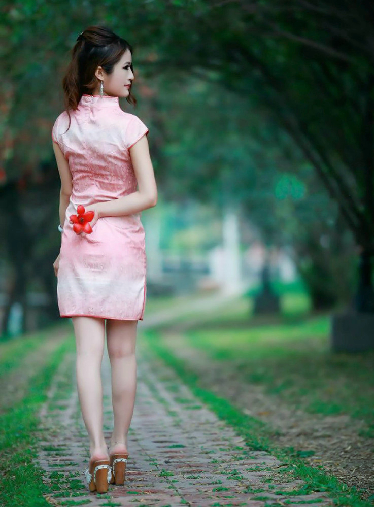 那有着民族风情美的古韵装靓丽女子|伊人|旗袍|长发_新浪新闻