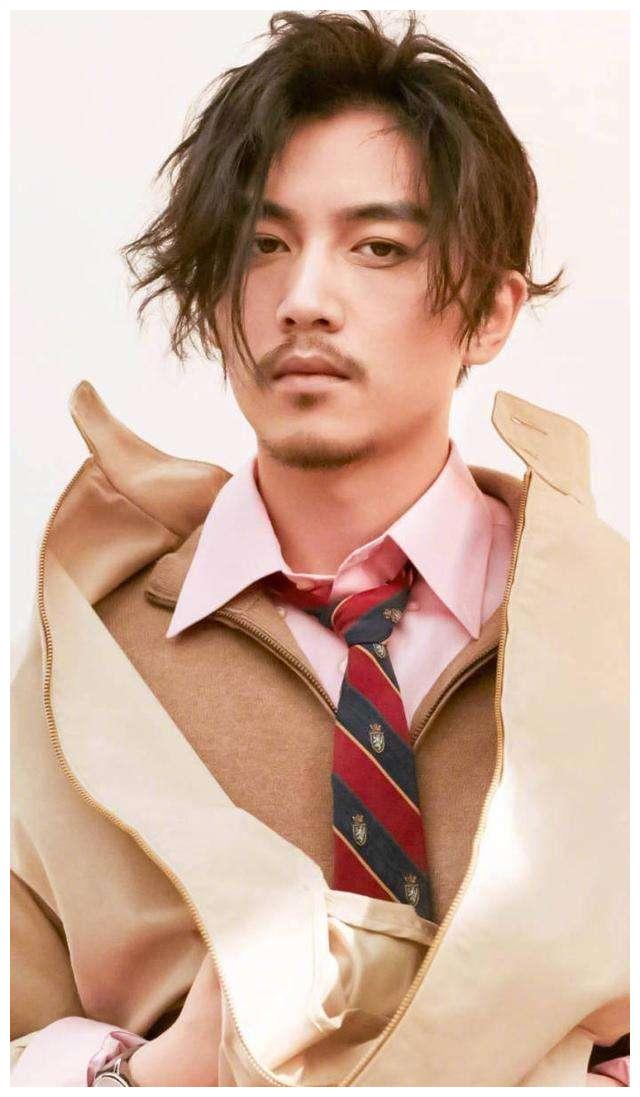 陈伟霆留胡子上热搜,胡子造型很a!网友:原来他留胡子这么帅!