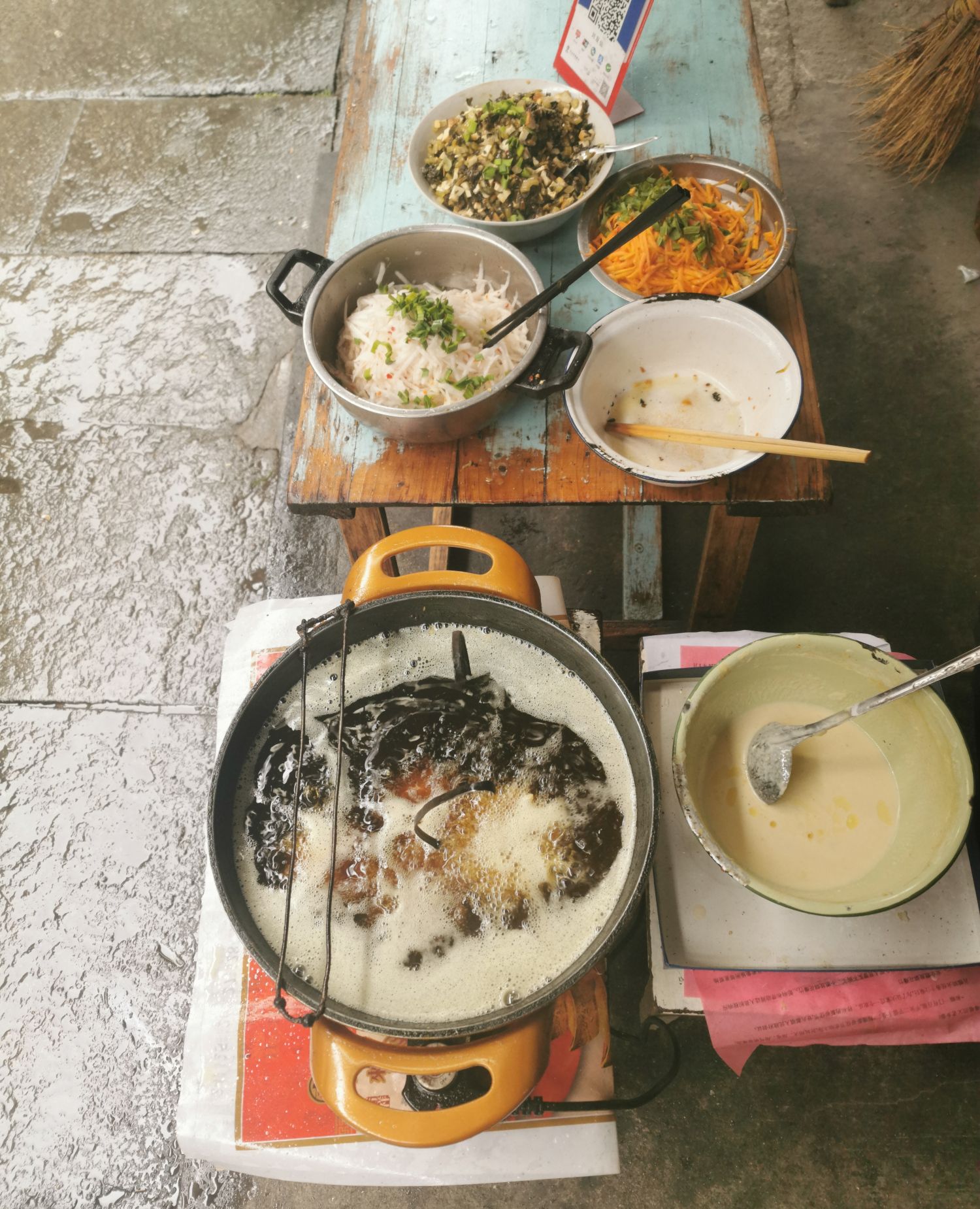 廿八都古镇特色美食:廿八都风炉豆腐,油炸果