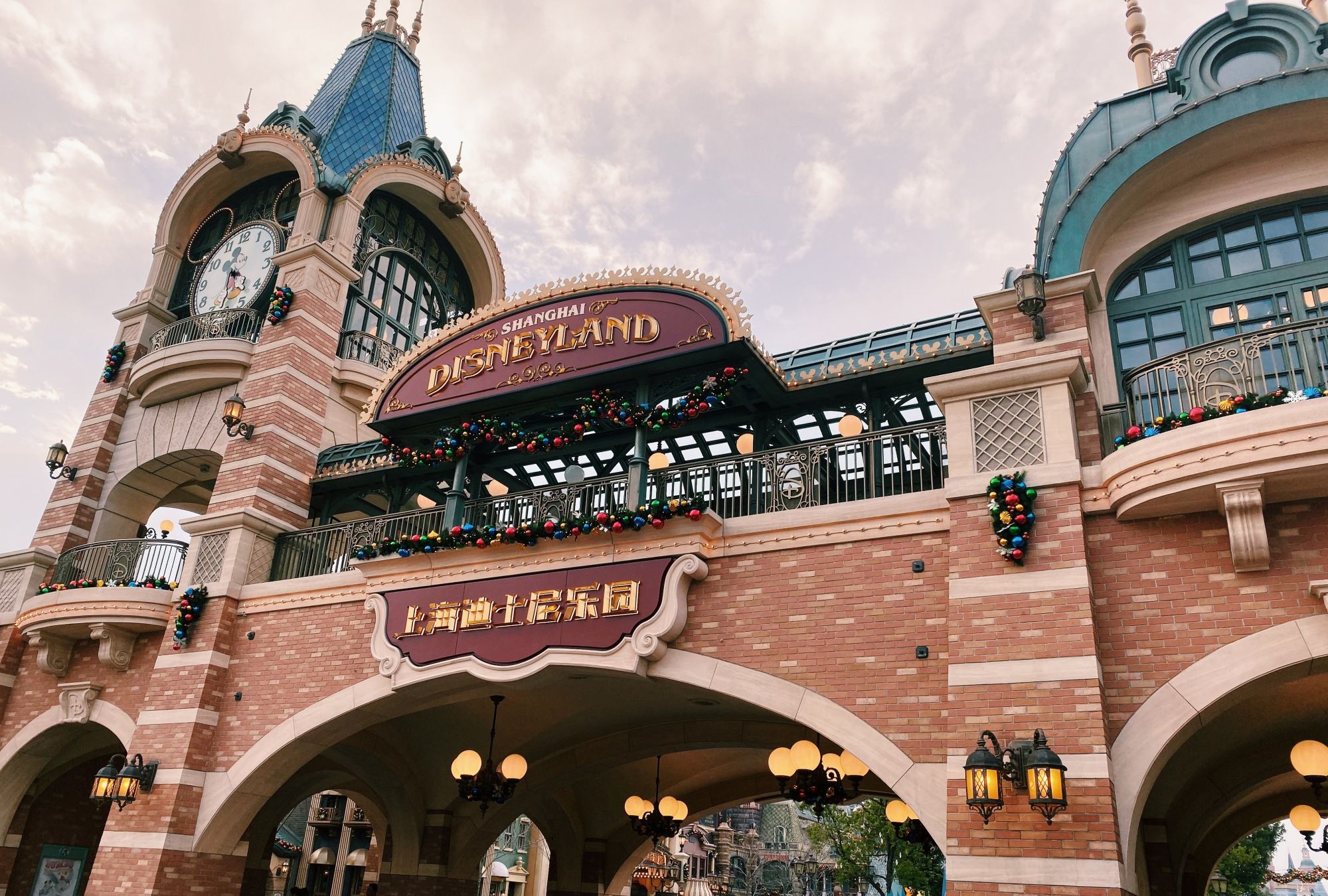 圣诞季的迪士尼乐园_高清图集_新浪网