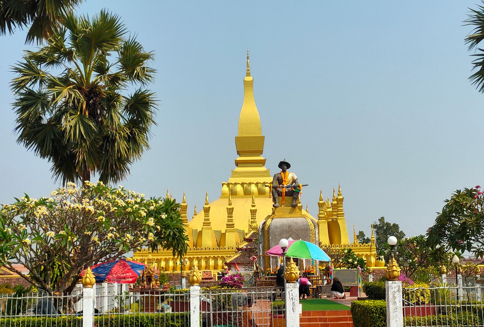 一个到老挝旅游不得不去的地方——塔銮