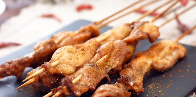 秒杀烧烤摊的鸡肉串,香嫩过瘾,配上酒可以当夜宵啦!