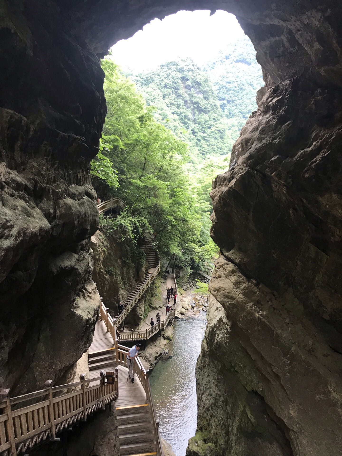 湖北省神农架天生桥