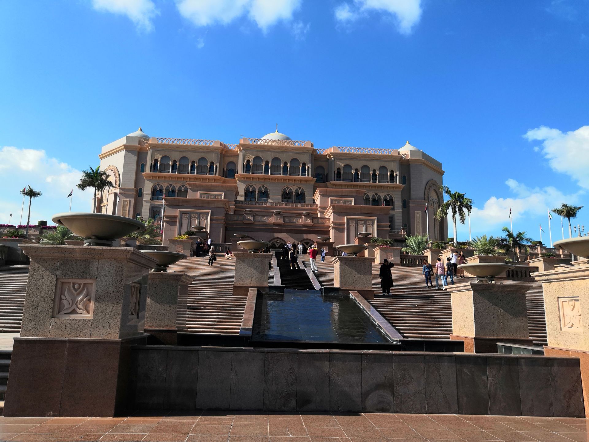 游览西亚阿联酋阿布扎比酋长皇宫酒店