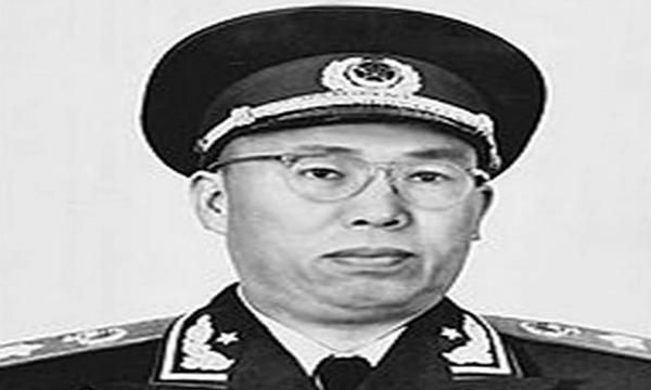 一个师通常有几个副师长,参谋长与政治部主任为何是部队首长?