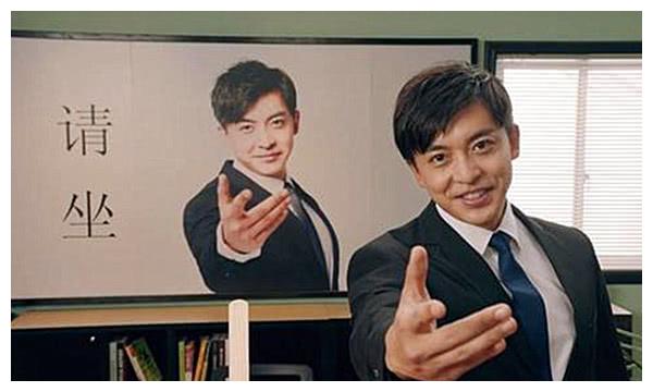 但是仔细分析的话,张伟在剧中并不是很穷,他确实很抠门,但是抠门是他