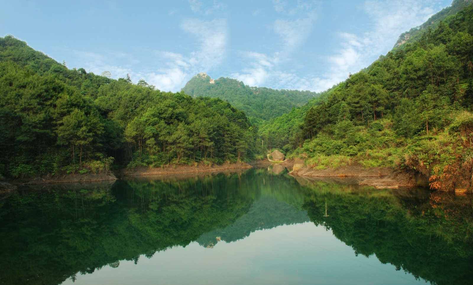 景洪孔雀湖图片