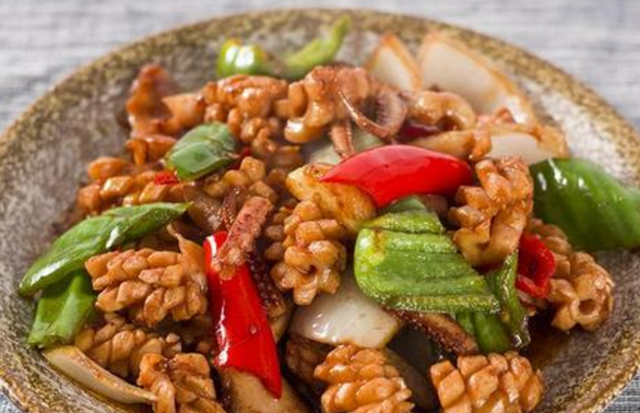为啥厨师炒菜时喜欢颠锅？是为了耍帅，还是让菜变得更好吃？|厨师|调料|大火_新浪新闻