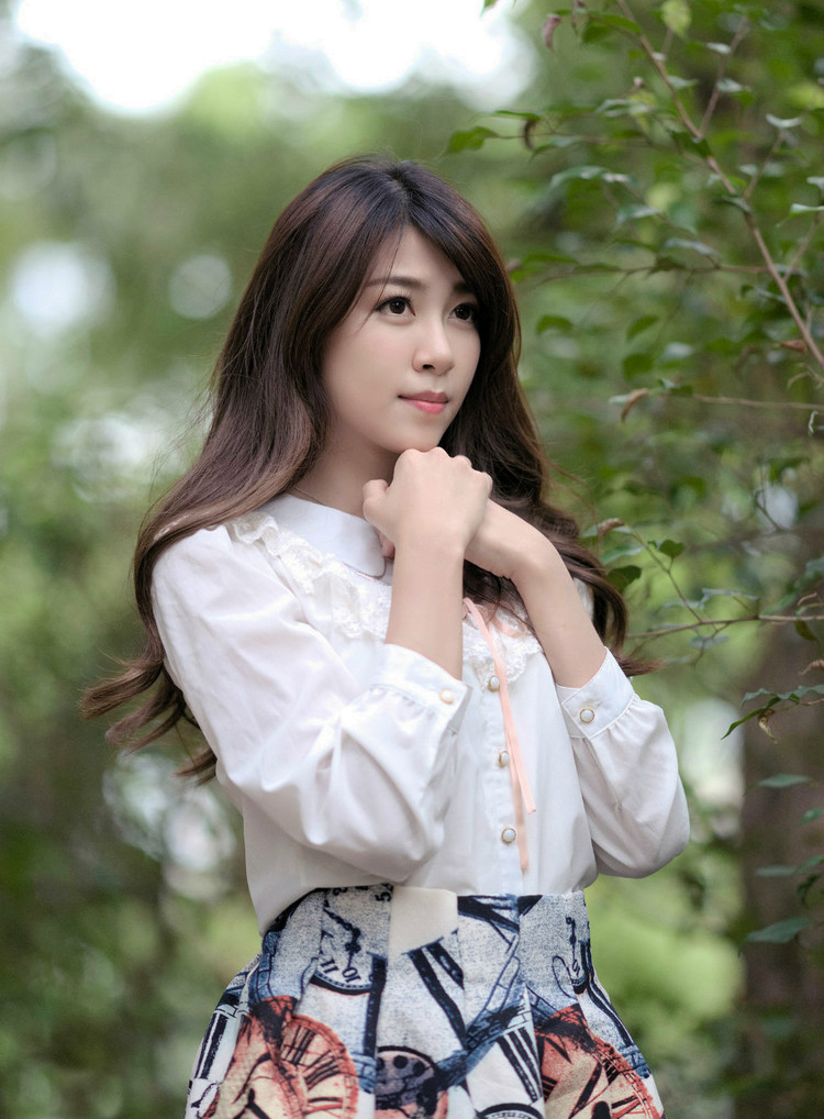 一个那青涩伊人的清秀文雅美女子