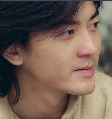 谢霆锋剪去长发,周渝民剪去长发,男明星剪去长发后气质都变了