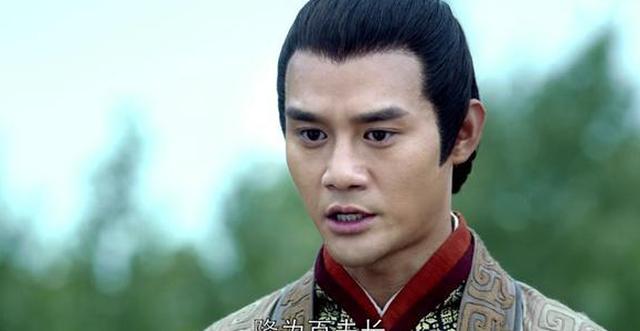 琅琊榜:戚猛没打到梅长苏,飞刀射到了哪里?请注意黎刚的眼神