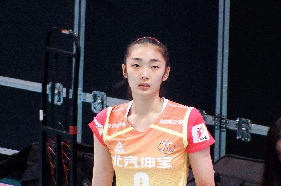从张宇集训北仑看女排14人名单,两副攻处境尴尬,一人要落选