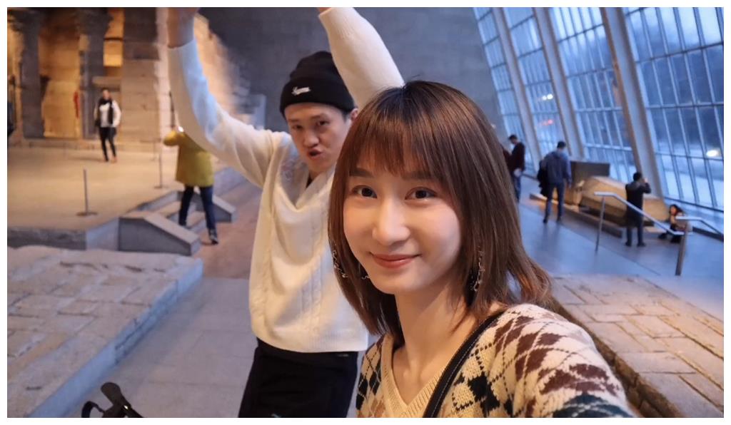 妻子颜值身材俱佳,赵睿的礼物很用心