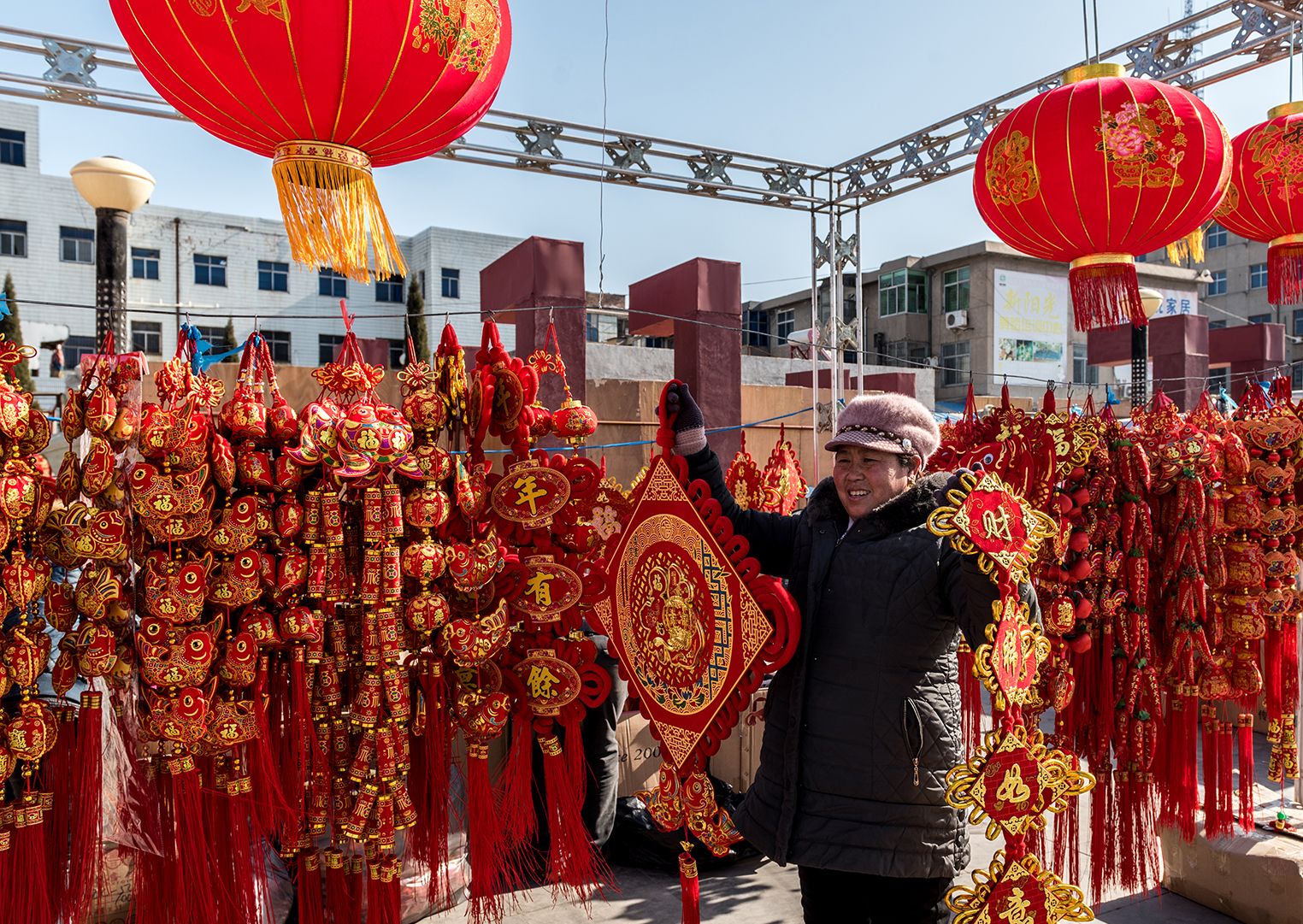 今天是腊月二十三,就是过小年了.过年是中国人特有的情结.