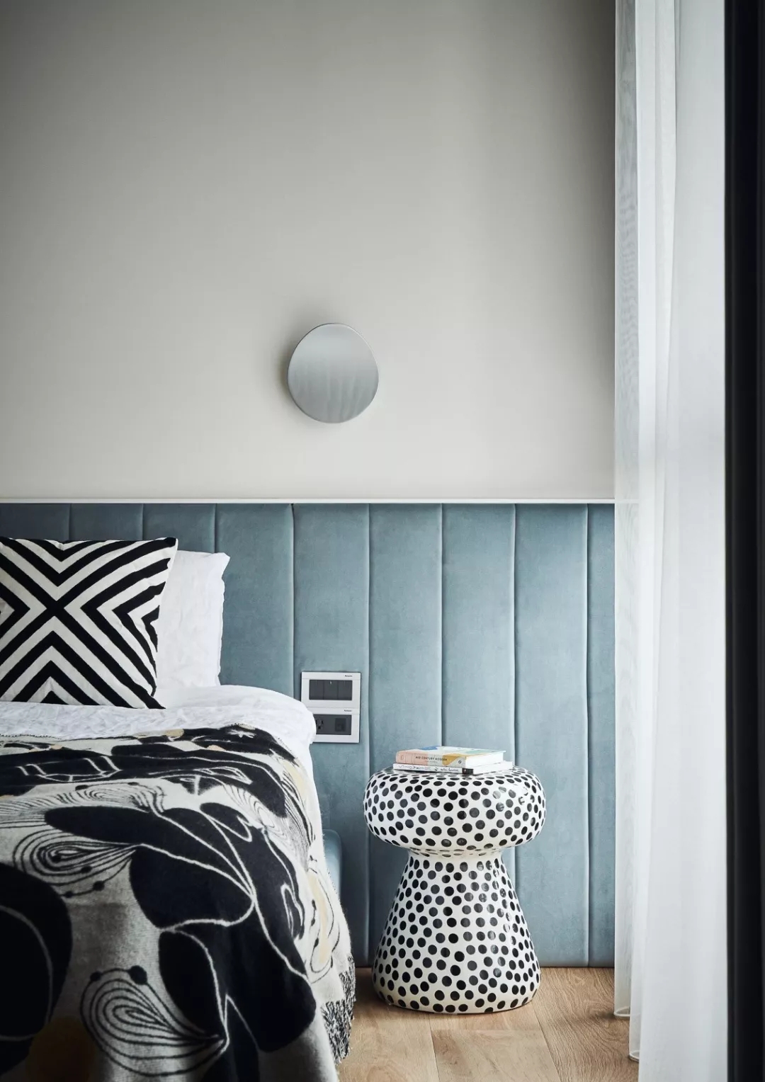 装修公司案例｜126㎡简约公寓装修设计，书架这么用，多出一间房