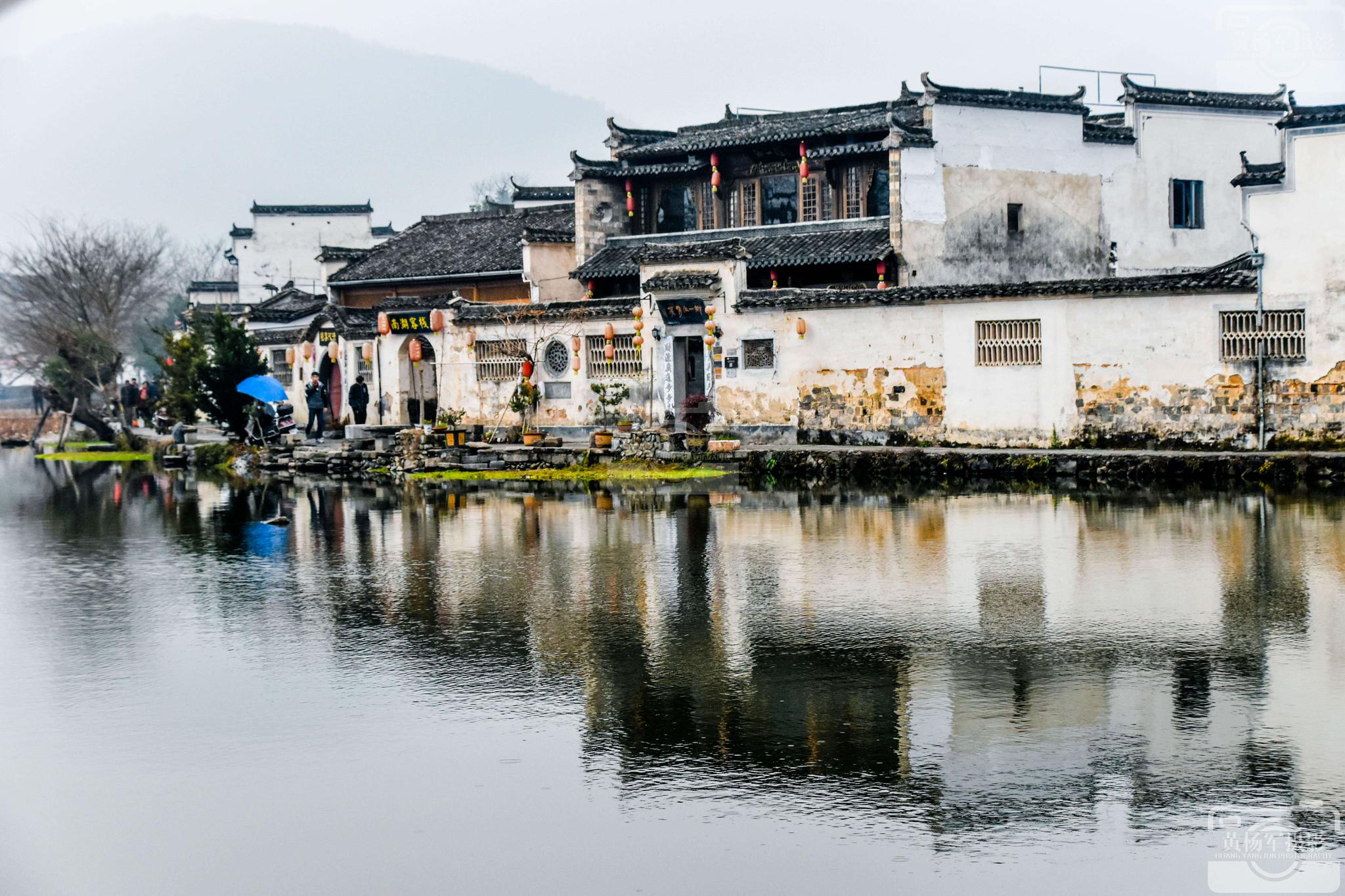 黟县宏村的青砖马头墙