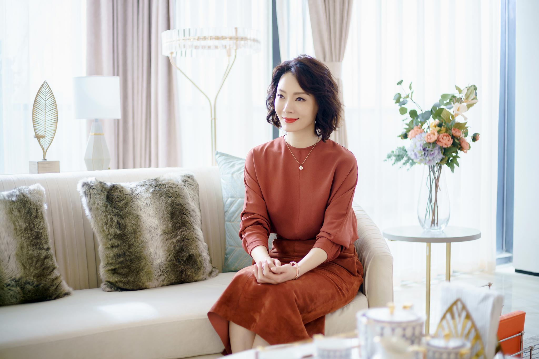陈数《幕后之王》获封"职场穿搭教科书" 网友:求口红色号