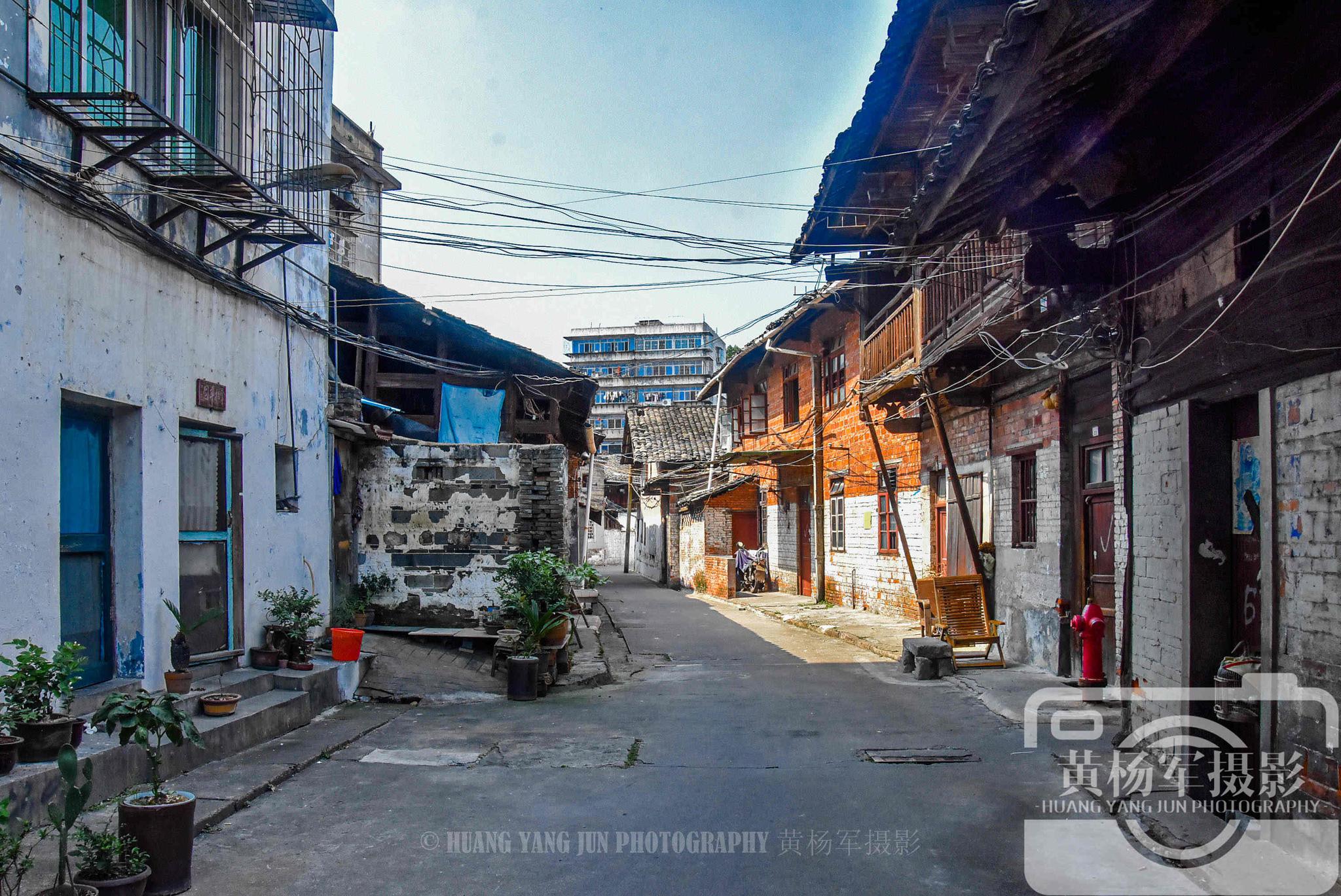 赣州市河套老城区的街巷,逝去的繁华热闹,少有人走动老街很冷清