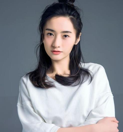 何昕霖质感活力组照,气质清新明媚婉约