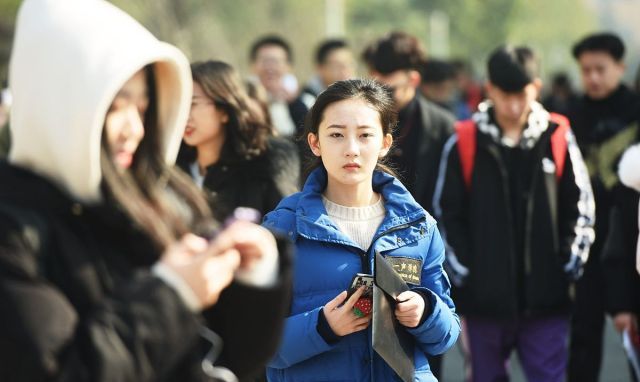 2019浙江传媒学院艺考拉开帷幕 现场美女如云高颜值不输北影|浙江传媒