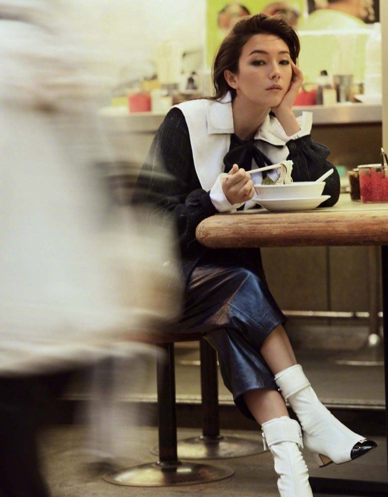 "唐探2"女星刘承羽曝写真