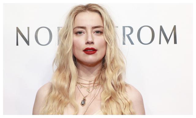 海后amber heard金发金衣,美如仙女下凡