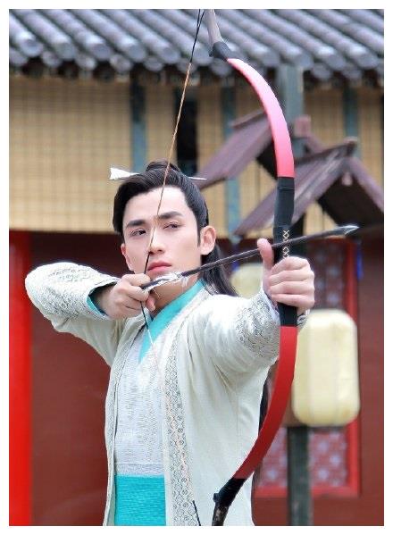 男星射箭瞬间,朱一龙肖战刘昊然邓伦邢昭林,谁狙击到了你的心?