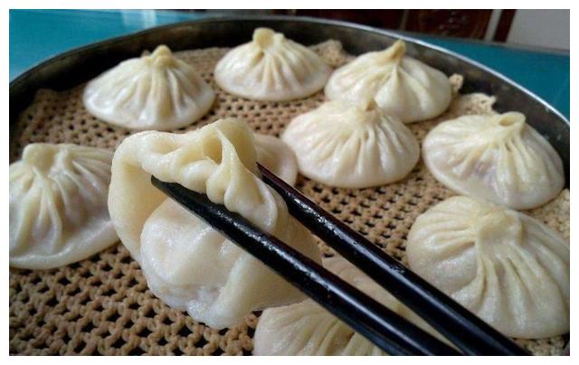 足不出户吃到开封灌汤包，不用做皮冻，包子一样汤汁浓郁|揉面_新浪新闻