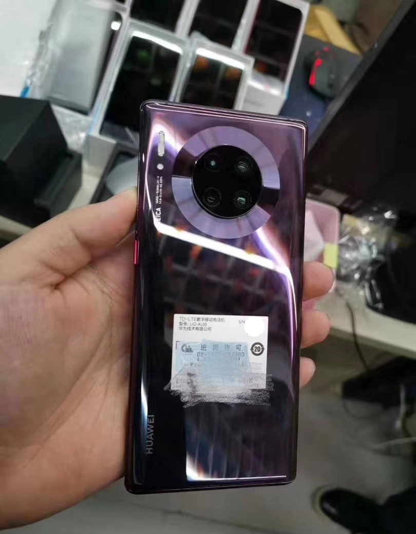 iphone11则是jdi的lcd屏幕;华为mate30采用4000万 2000万 800万像素的