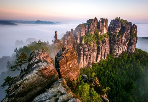 美图:重重叠叠的高山,一个靠着一个静静沉睡着