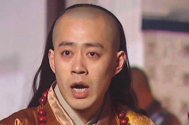 康熙王朝苏麻喇姑被活埋前太监们往她头上倒的是啥