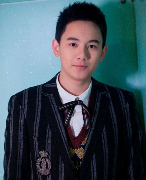 实力与颜值兼具的小鲜肉系列胡先煦有没有你的手机壁纸