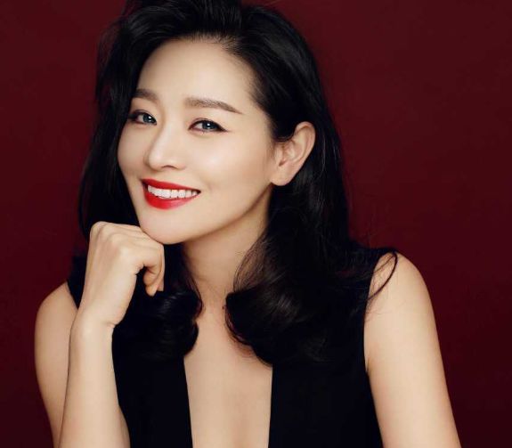 王维维颇具东方传统女性神韵的温婉太独树一帜