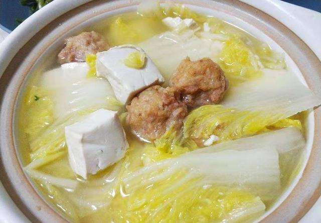 四喜丸子炖白菜此菜有清热解毒的功效是夏天不可获得的美食