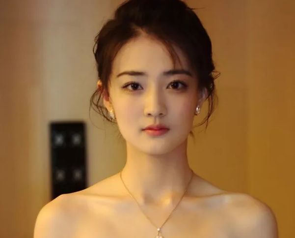 温婉大气的女明星,稳重端庄的气质让人怎么能不喜欢