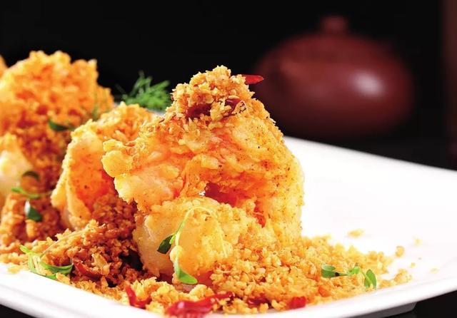 酒店招牌菜——炸烹三头明虾,鸟巢虾汤蒸帝王蟹,浓汤文火稻草鱼