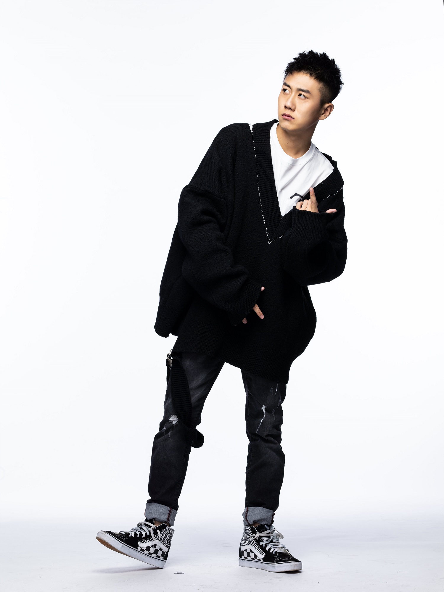 姜冠南个性写真曝光 表情抓马搞怪如"江天昊"|少年