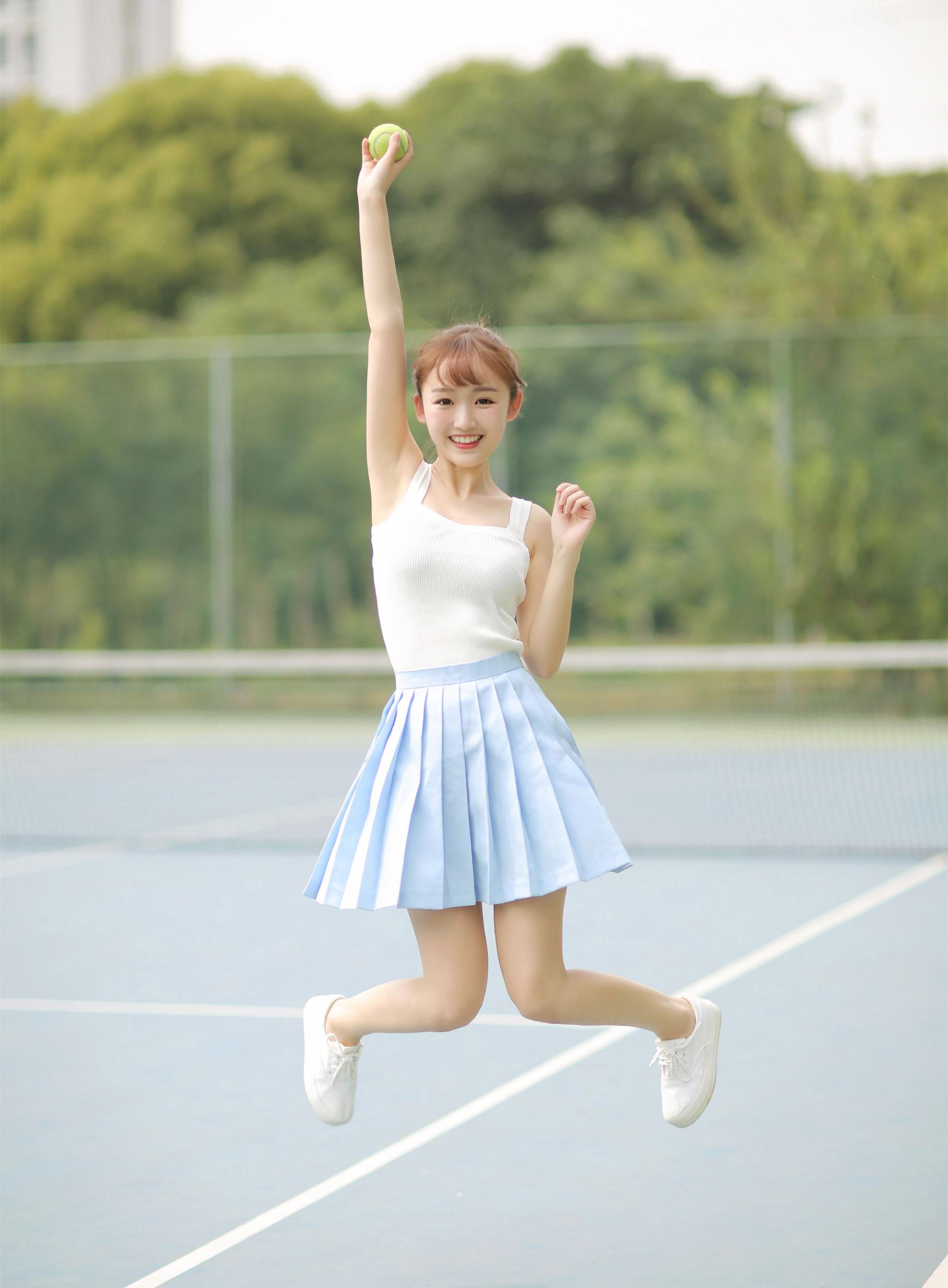 喜欢打网球的小师妹,青春活泼,她是我们校队的开心果