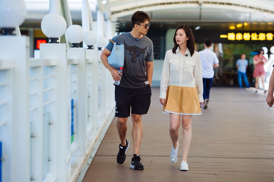 </i>《妻子阿拉善英雄会卷边的浪漫旅行》正式开