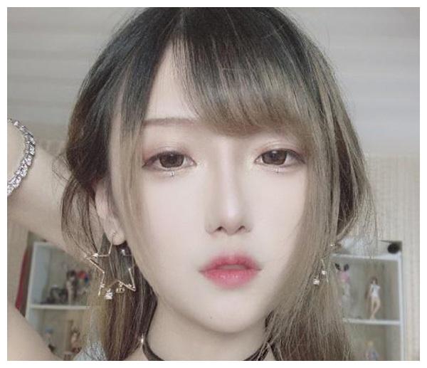 lol:斗鱼二台女解说被爆黑料,网友迅速粉转路,这种事不能接受