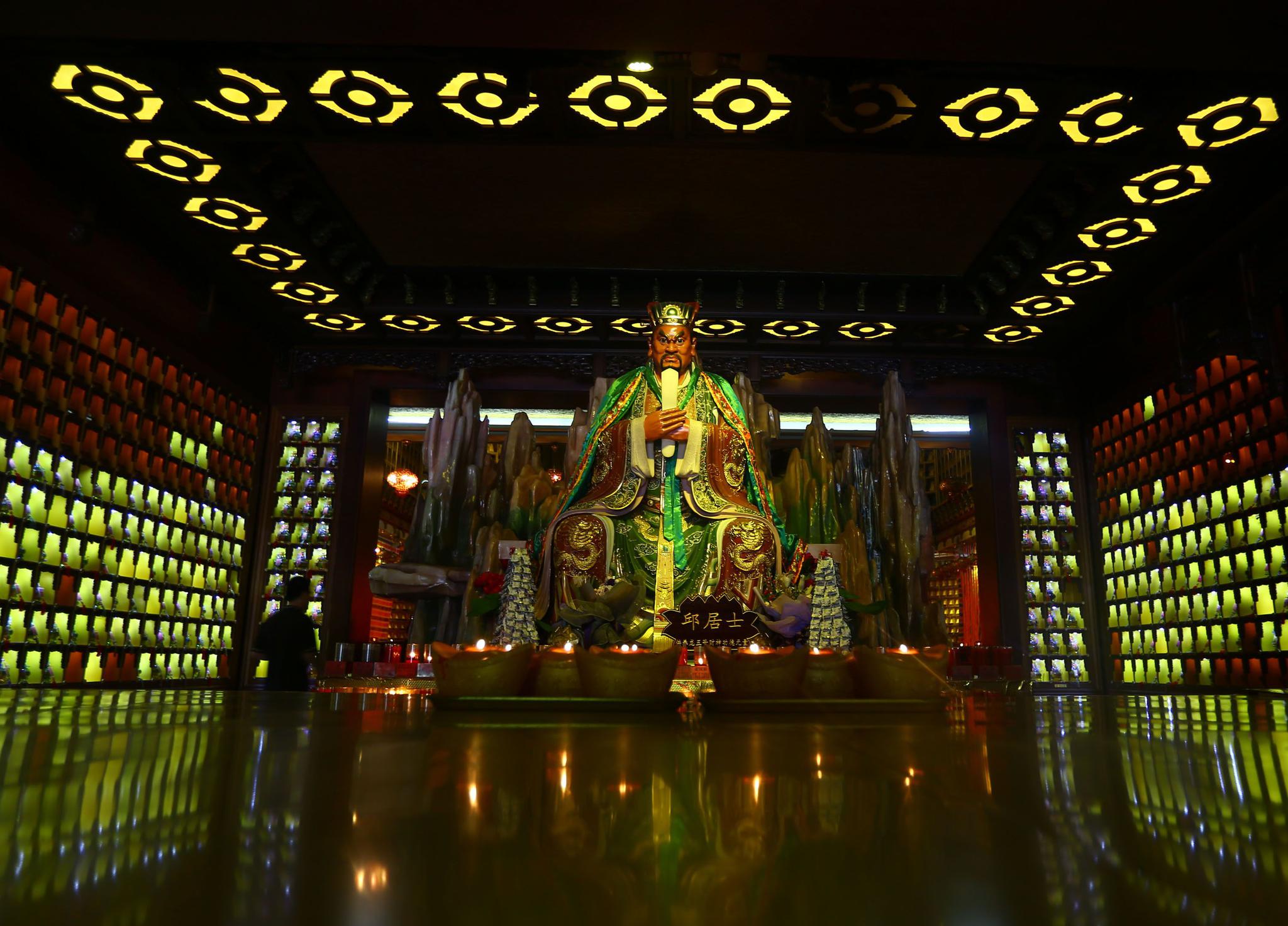 一曲《财神到》儿歌,又在耳畔响起,像三亚冬日热情的阳光,透亮尘世