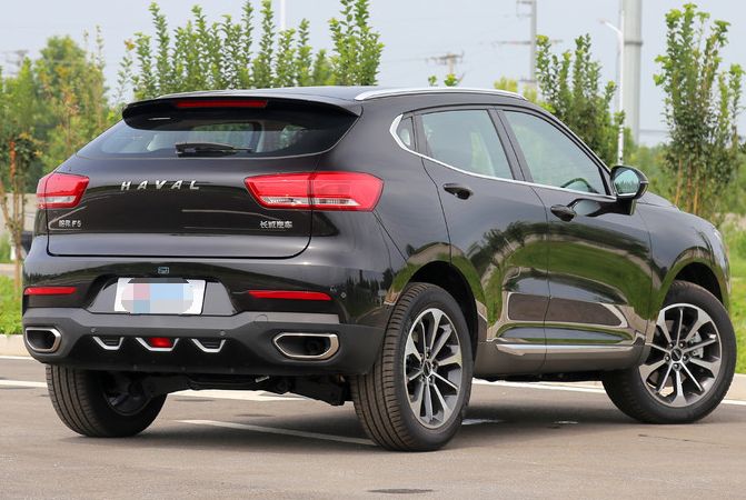 哈弗f5,这款车外观让人过目不忘,外观时尚且动感十足