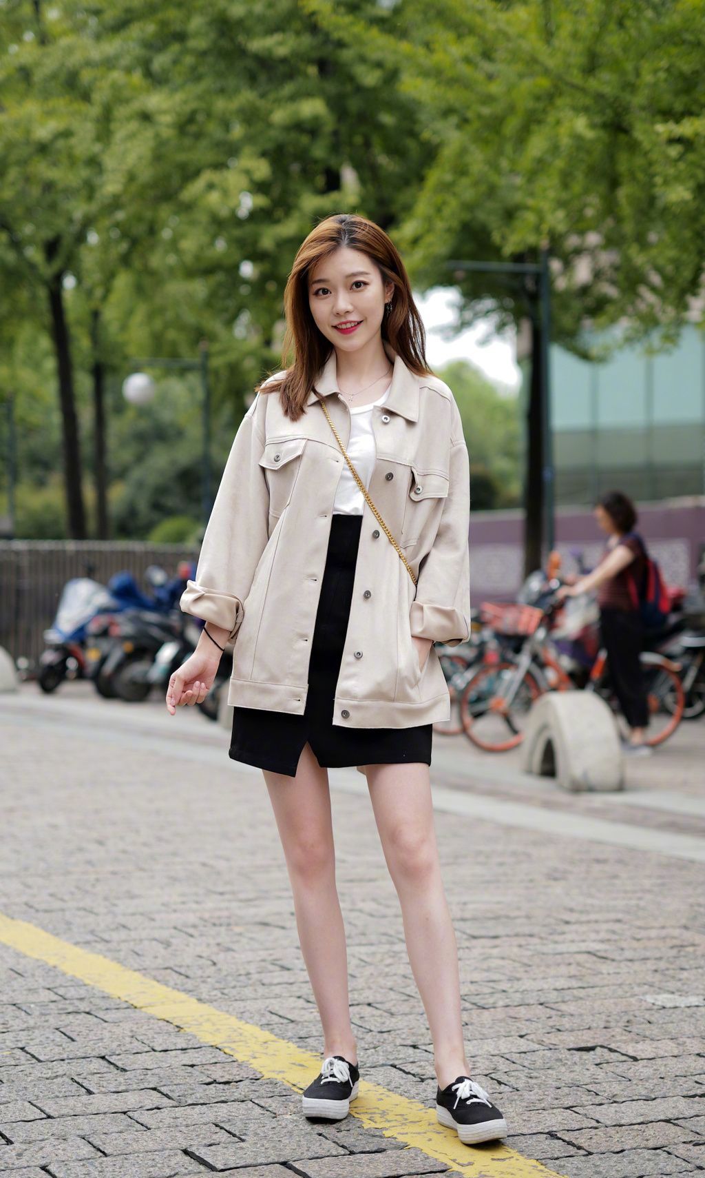 街拍美女清爽迷人的穿搭优雅时尚你会喜欢吗