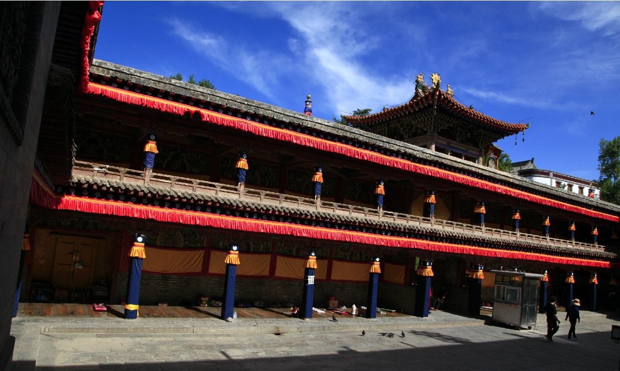 佛教最伟大的大师,诞生在青海这座寺庙,被称为文殊菩萨的化身