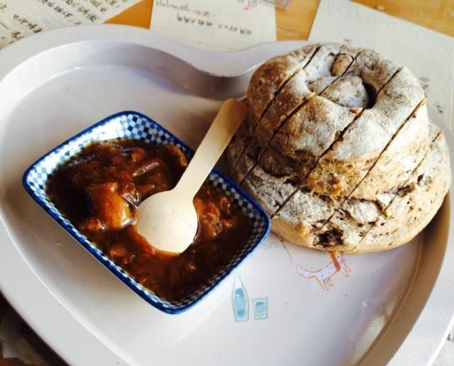 传说中的"牛粪面包"是牛粪做的朱广权吃了一口直接愣住了