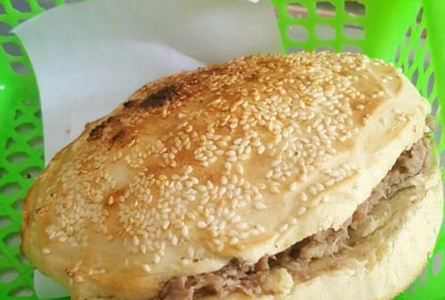 早餐系列:烧饼夹羊肉,香酥可口,鲜嫩味美