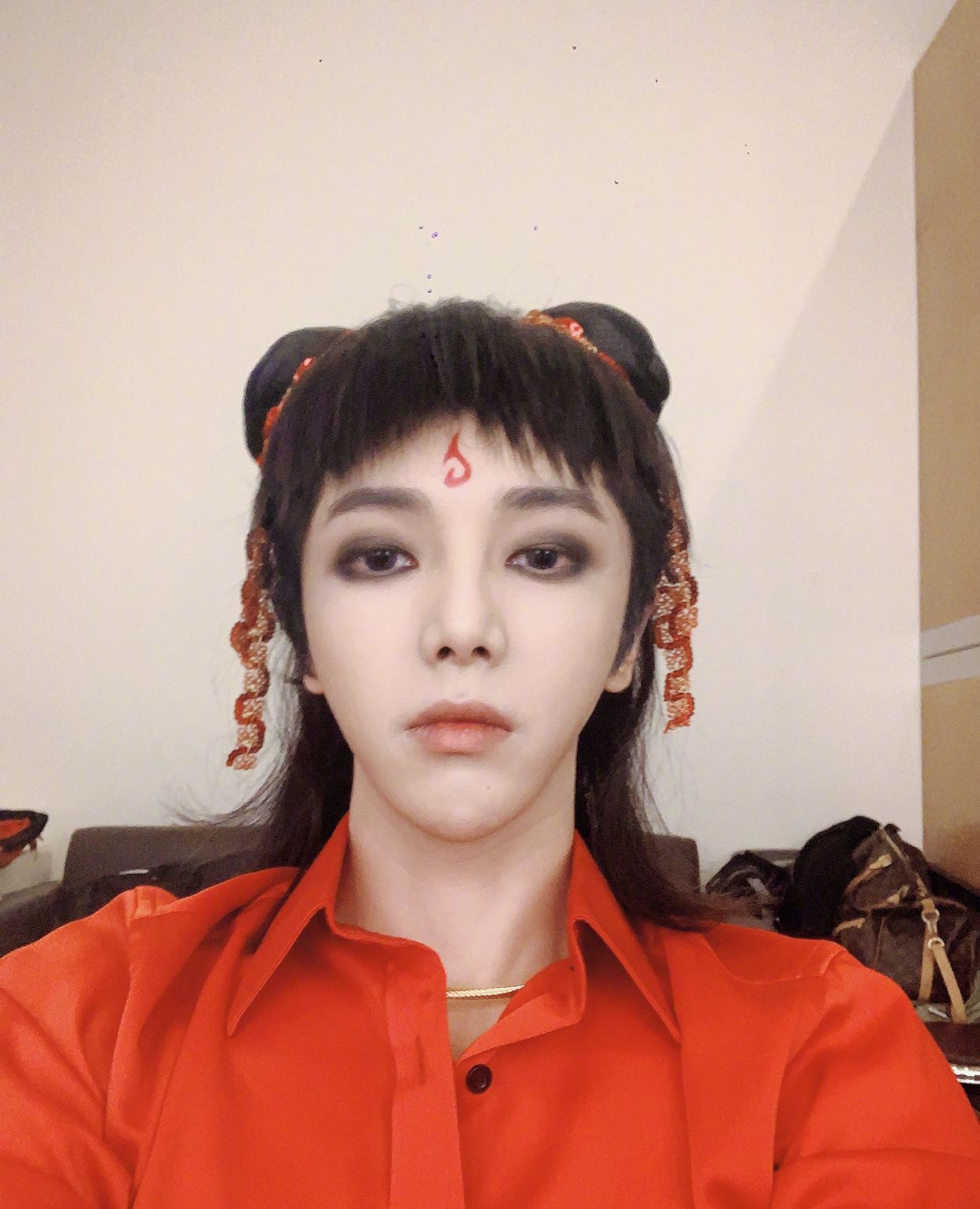 歌手华晨宇社交媒体分享cos哪吒的"美照"!居然颇有几分还原度